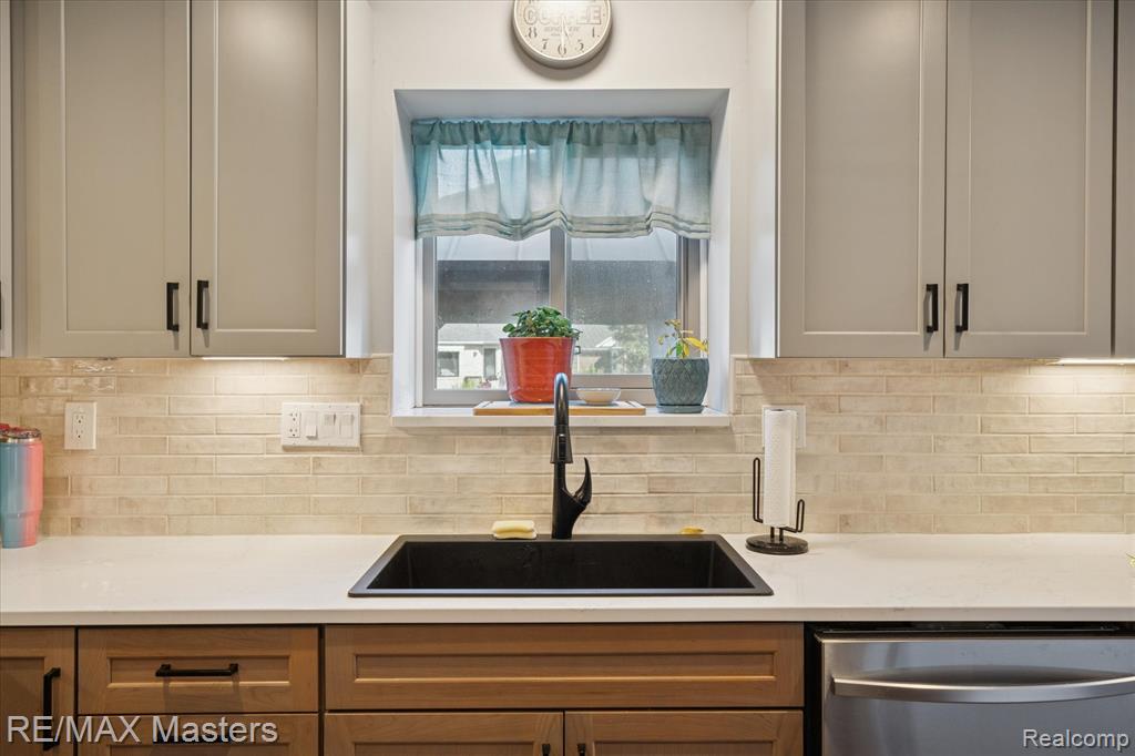 23121 Leighwood Drive, Woodhaven, MI 48183 — Photo 12