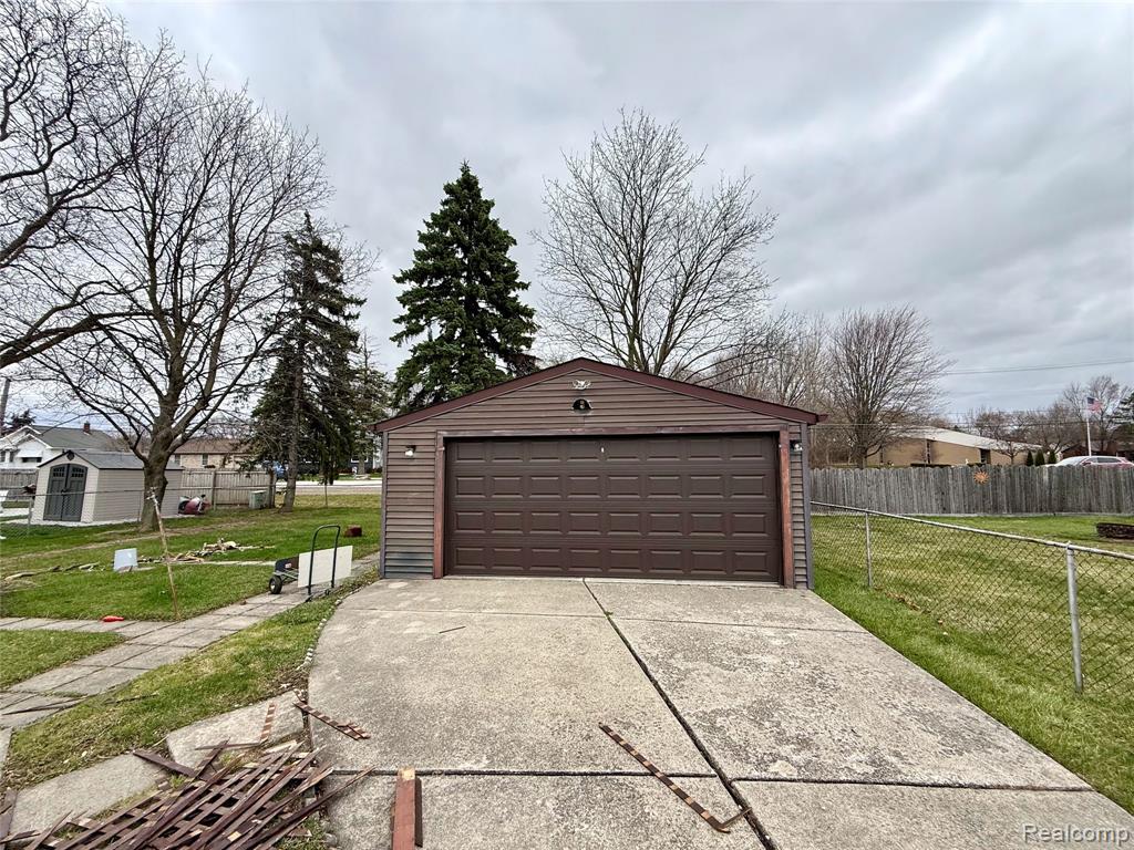 18144 N Oak Drive, Clinton Twp, MI 48038 — Photo 4