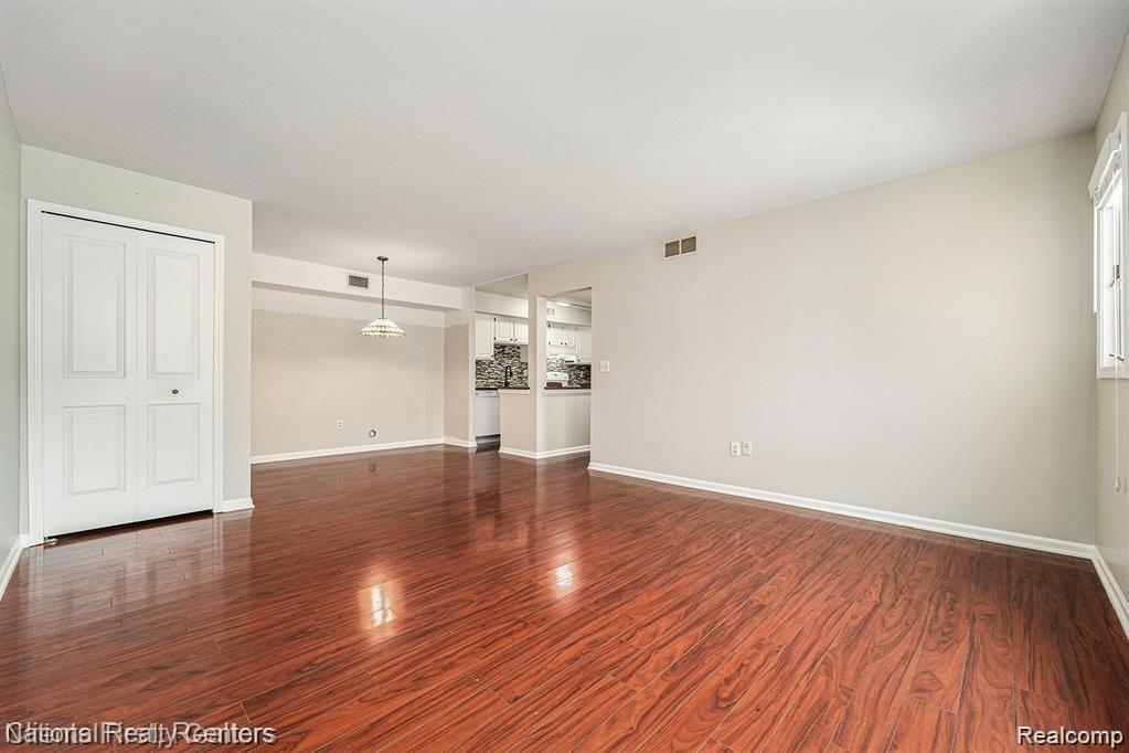 164 PINEWOOD Drive, Plymouth, MI 48170 — Photo 8