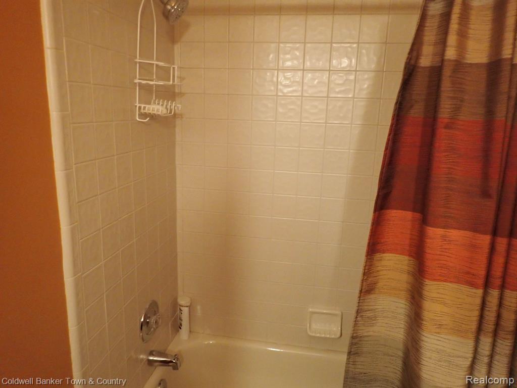 37711 AMBER Drive, Farmington Hills, MI 48331 — Photo 25