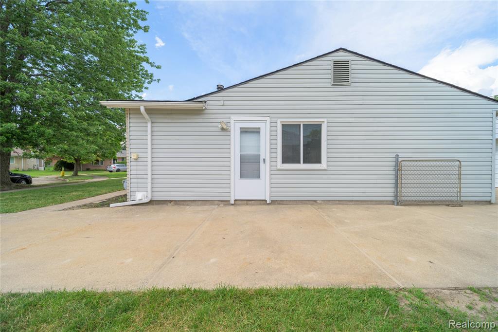 6448 Hunter Court, Westland, MI — Photo 21