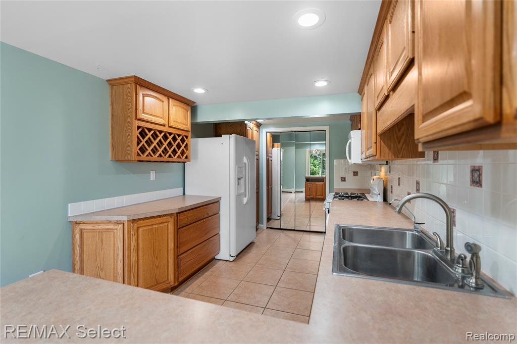 16172 Crest Drive, Linden, MI 48451 — Photo 17