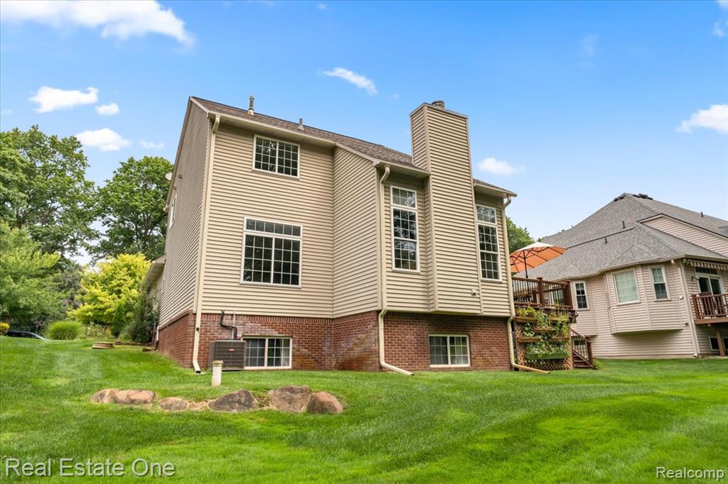 9952 Tioga Trail, Pinckney, MI 48169 — Photo 35