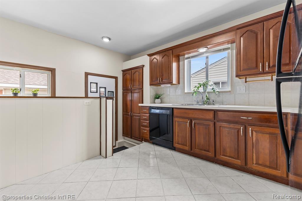 309 Sonia Avenue, Madison Heights, MI 48071 — Photo 9