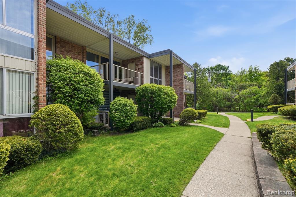 4041 W Maple Road, E203, Bloomfield Hills, MI 48301 — Photo 3