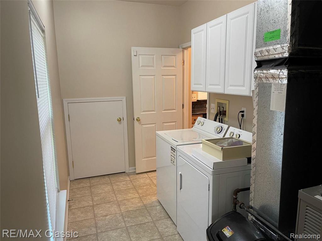 530 RED OAK Court, Walled Lake, MI 48390 — Photo 16