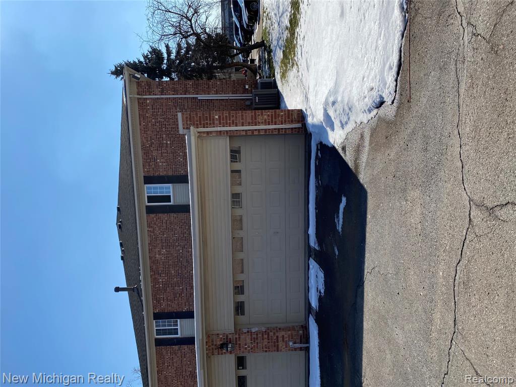 6157 ORCHARD LAKE RD APT 201, West Bloomfield, MI — Photo 2