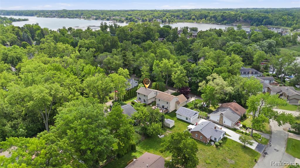 6790 Edwood Avenue, West Bloomfield, MI 48324 — Photo 37