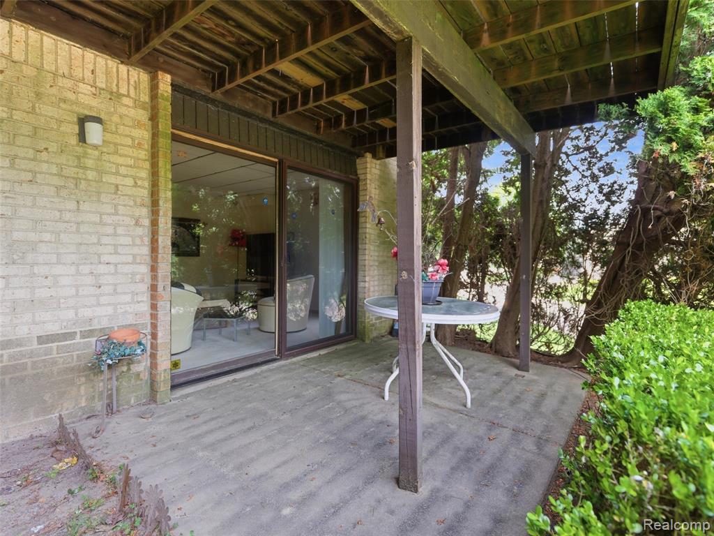 4261 Wabeek Lake Drive S, Bloomfield Hills, MI 48302 — Photo 43