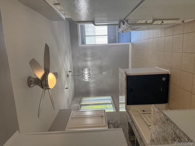836 Harcourt Road E, Grosse Pointe Park, MI 48230 — Photo 10