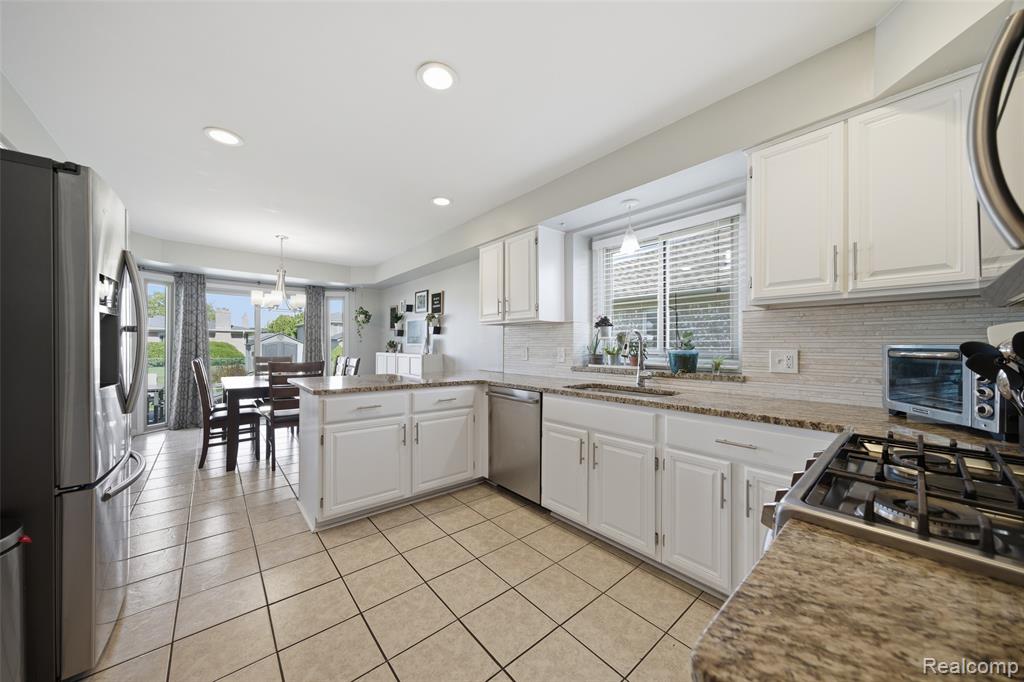 4231 Chris Drive, Sterling Heights, MI 48310 — Photo 15