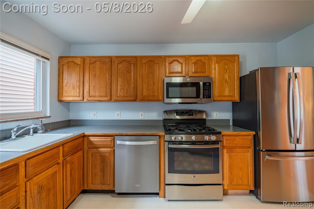 13352 Borgman Avenue, Huntington Woods, MI — Photo 9