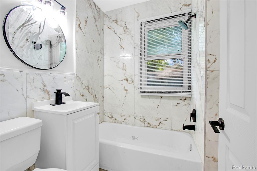 17421 Lumpkin Street, Hamtramck, MI 48212 — Photo 9