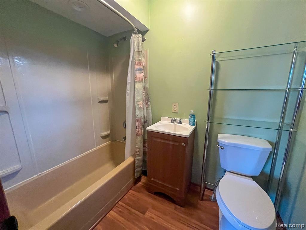 318 W MAPLE Street, Byron, MI 48418 — Photo 25