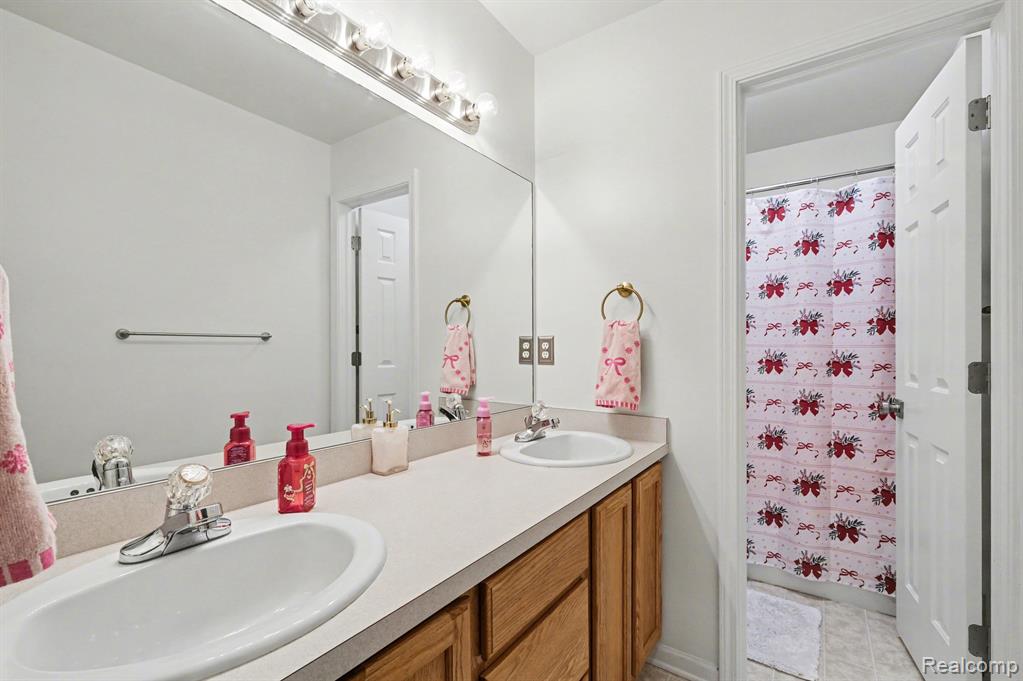 6230 Leighland Drive, Grand Blanc, MI 48439 — Photo 12