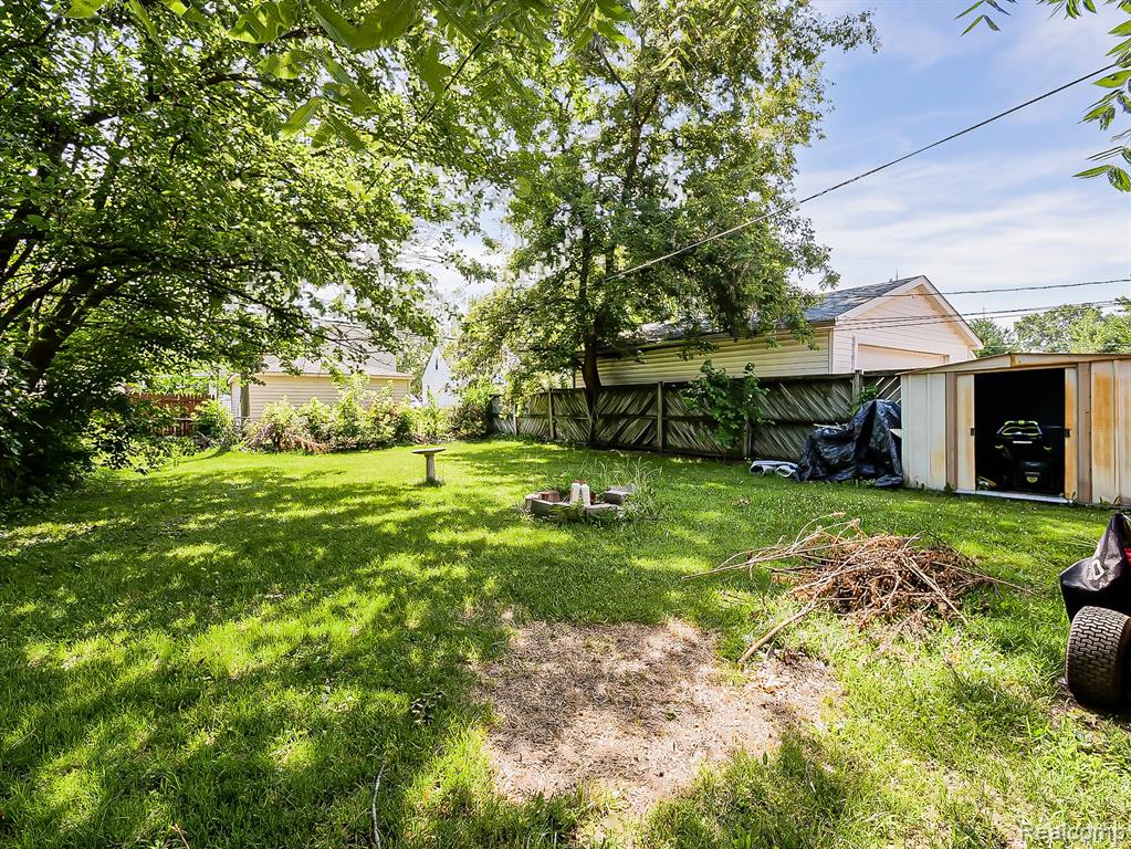 6558 Berwyn Street, Dearborn Heights, MI 48127 — Photo 17