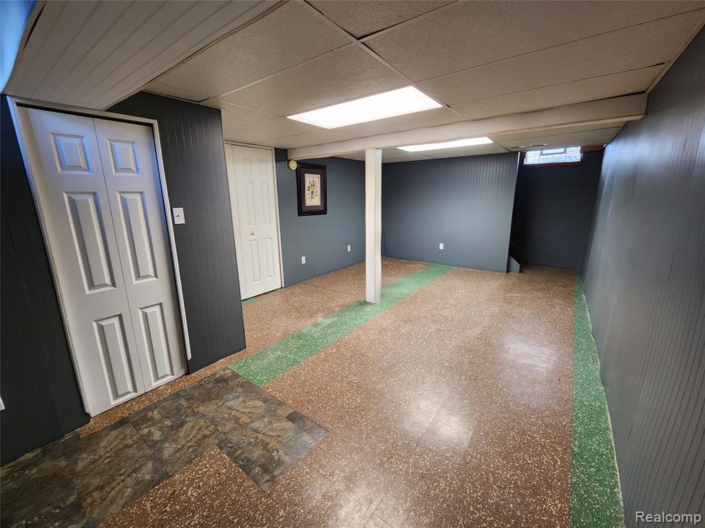 8665 Sterling, Center Line, MI 48015 — Photo 24