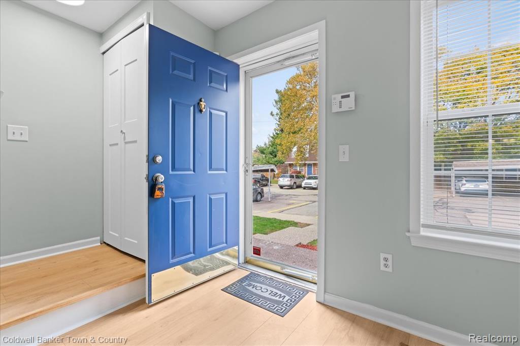 6232 Beechfield Drive, Lansing, MI 48911 — Photo 3