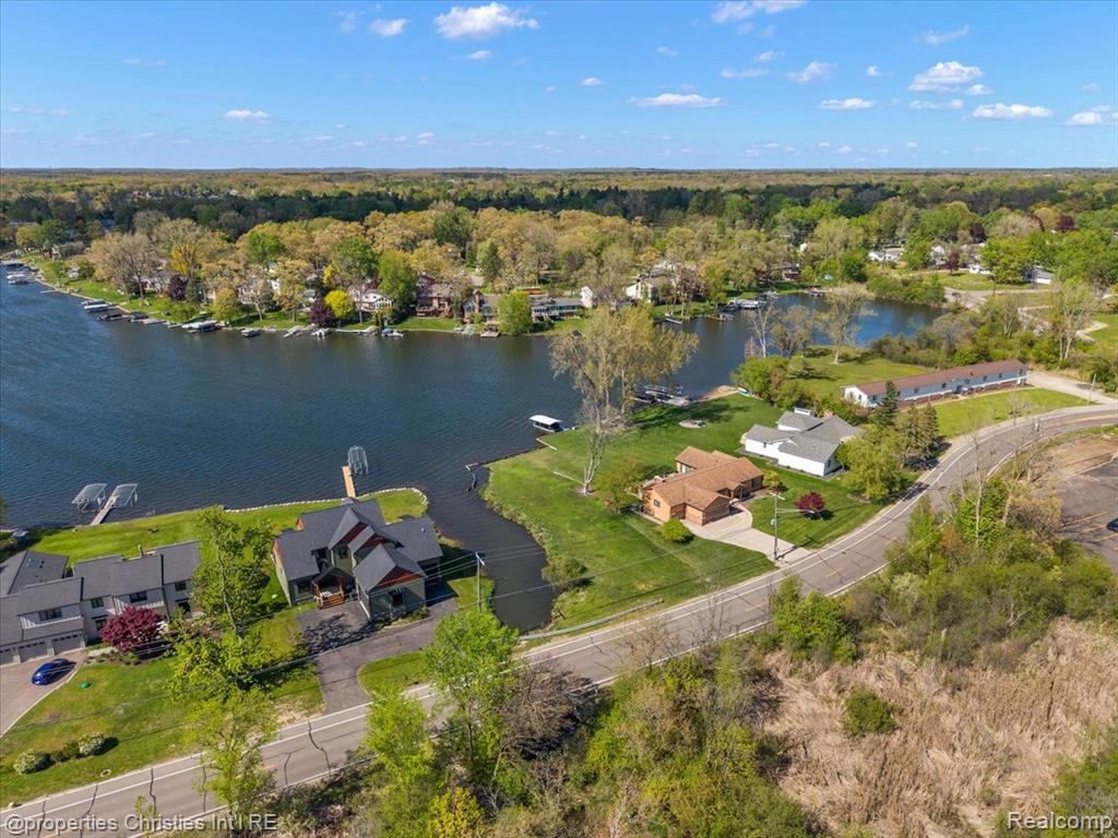 188 Wolverine Drive, Wolverine Lake, MI 48390 — Photo 9