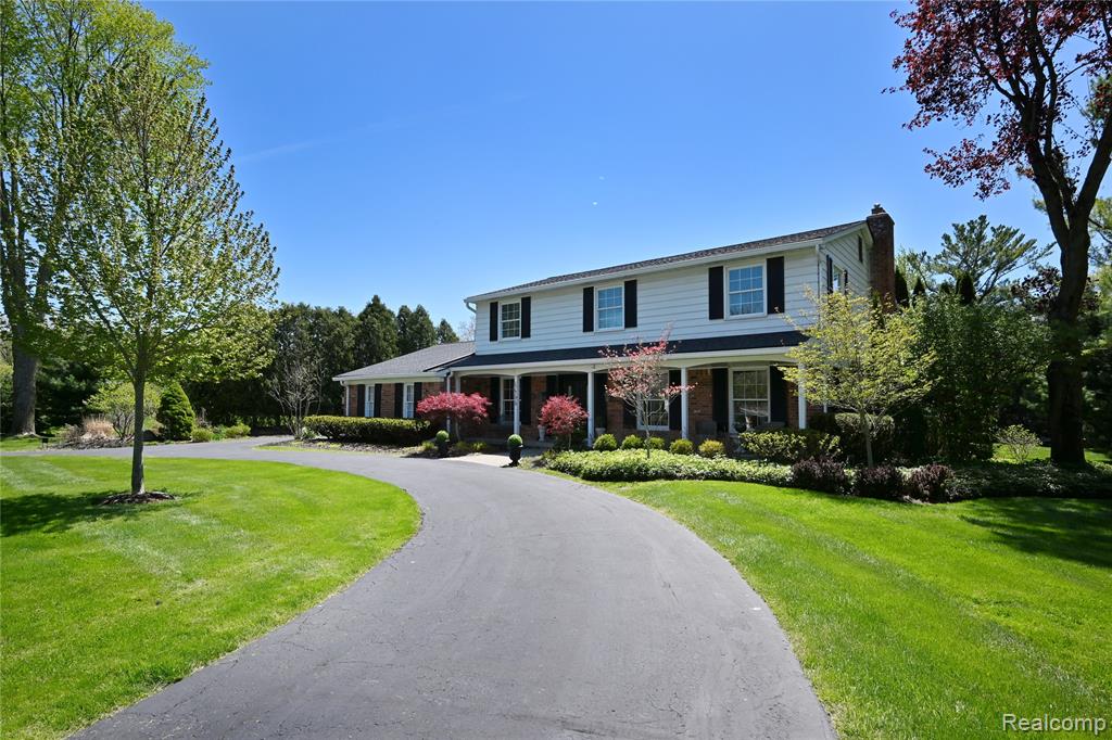 4655 Walnut Lake Road, Bloomfield Hills, MI 48301 — front exterior