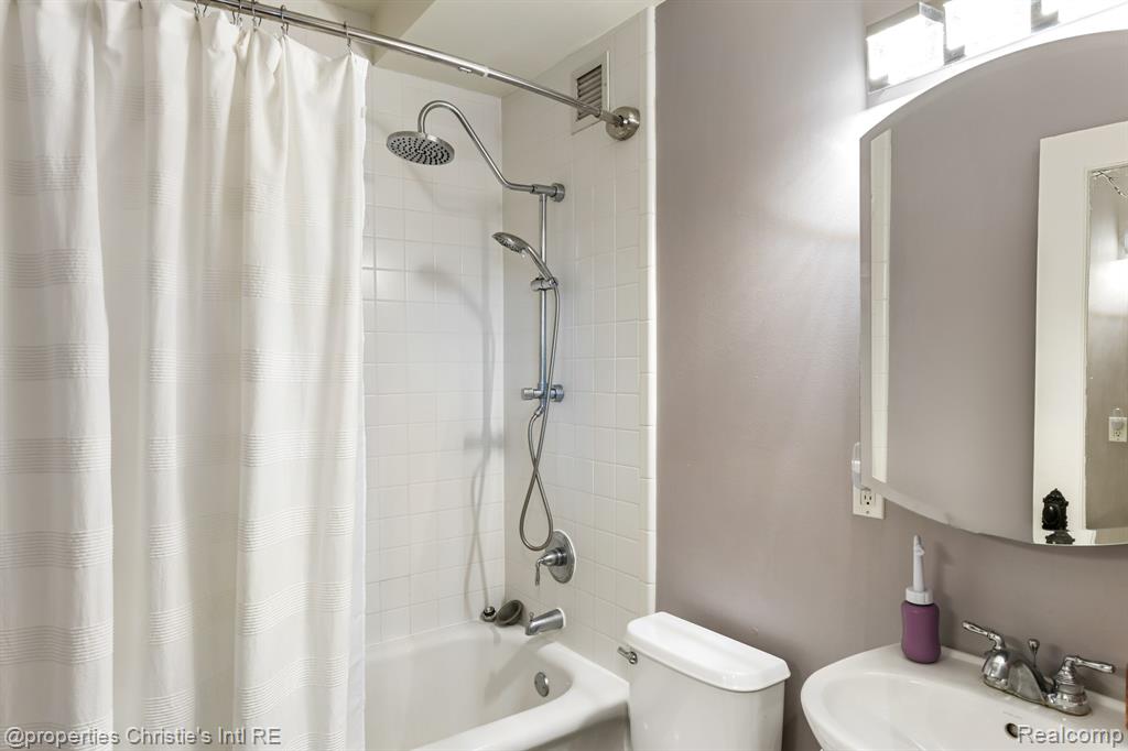 15 E Kirby Street, 826, Detroit, MI 48202 — Photo 21