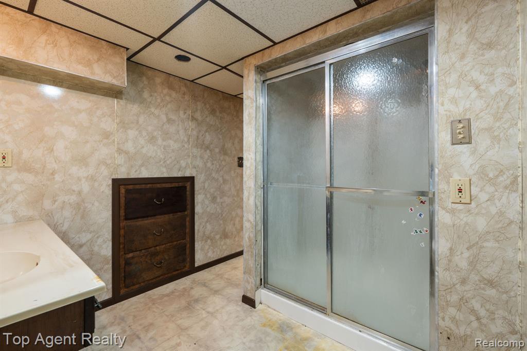 9001 Shannon Drive, Sterling Heights, MI 48314 — Photo 20