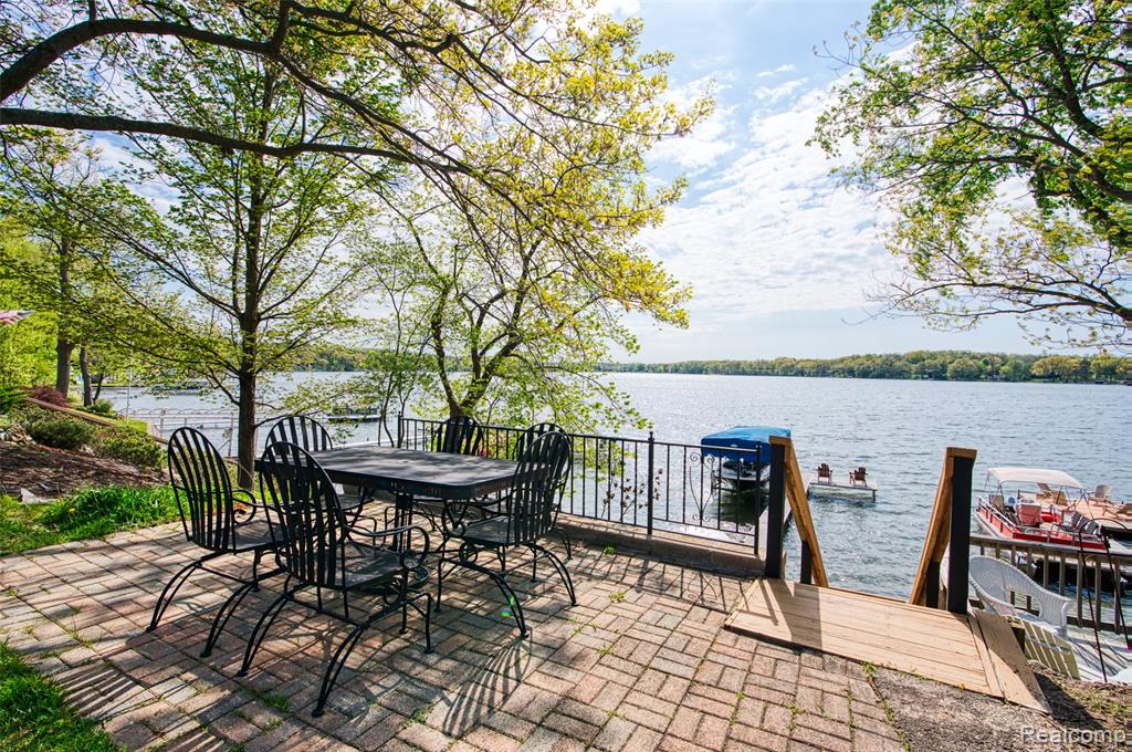 7490 Noahs Landing, Gregory, MI 48137 — Photo 32