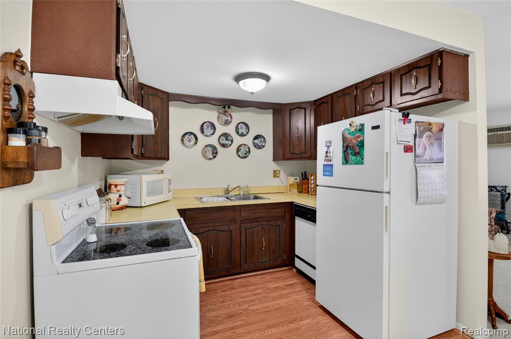 61043 Heritage Blvd., South Lyon, MI 48178 — Photo 12