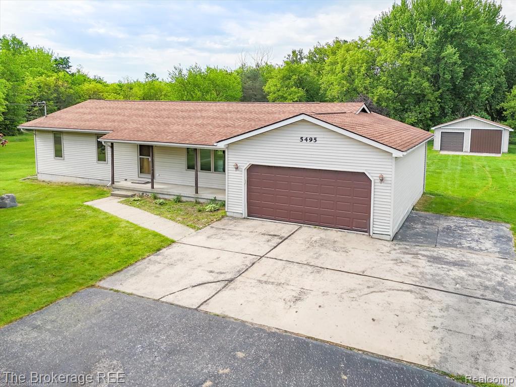 5495 E Coldwater Road, Flint, MI 48506 — Photo 2