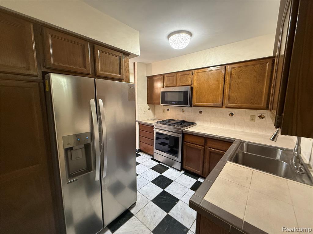 6302 Laurentian Court, Flint, MI 48532 — Photo 10