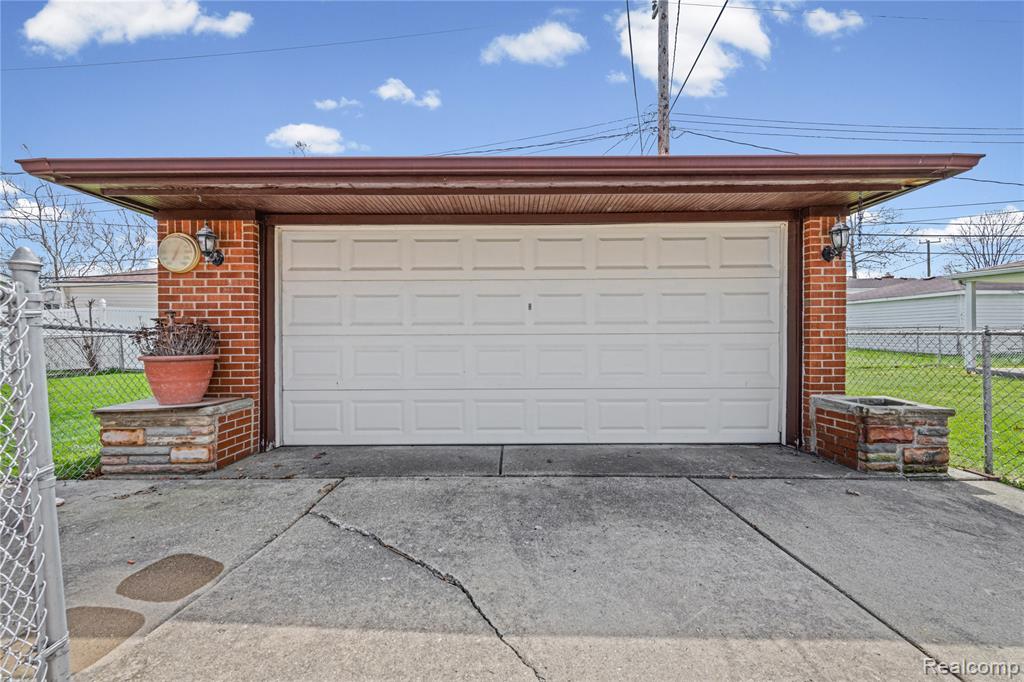 25629 Ridgeway Street, Dearborn Heights, MI 48127 — Photo 28