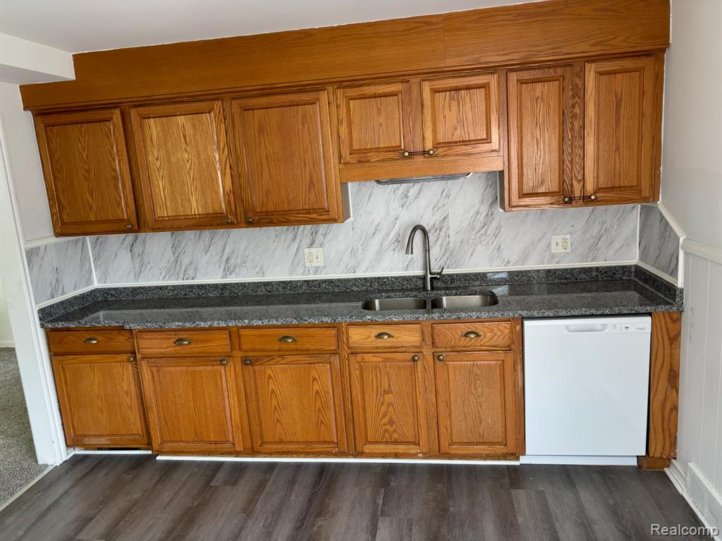 541 Helen Street, Garden City, MI — Photo 4