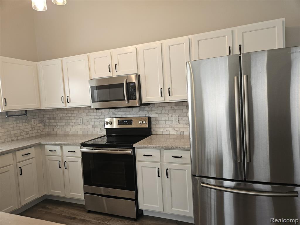 42627 Park Cresent Drive, 36, Sterling Heights, MI 48313 — Photo 18