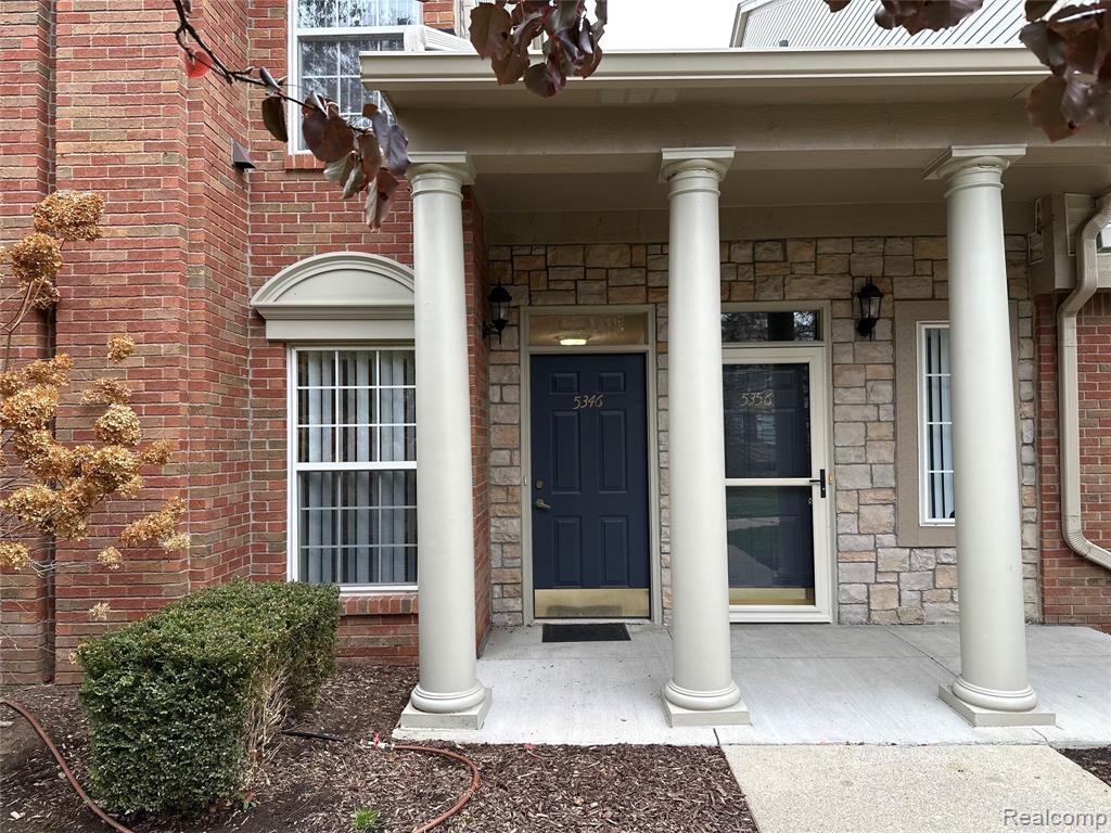5346 Brookemonte Circle, Rochester, MI 48306 — front exterior