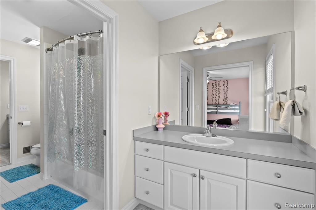 10817 Cliffview Drive, South Lyon, MI 48178 — Photo 23