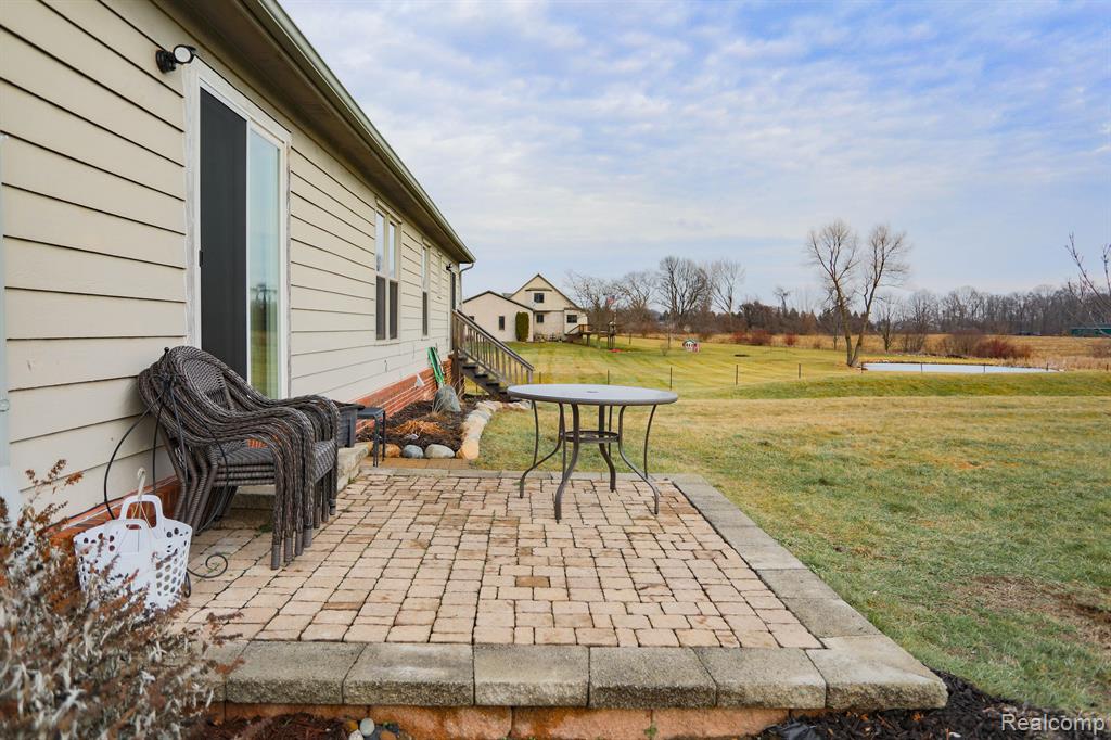 7058 OLDE FARM Trail, Almont, MI 48003 — Photo 7