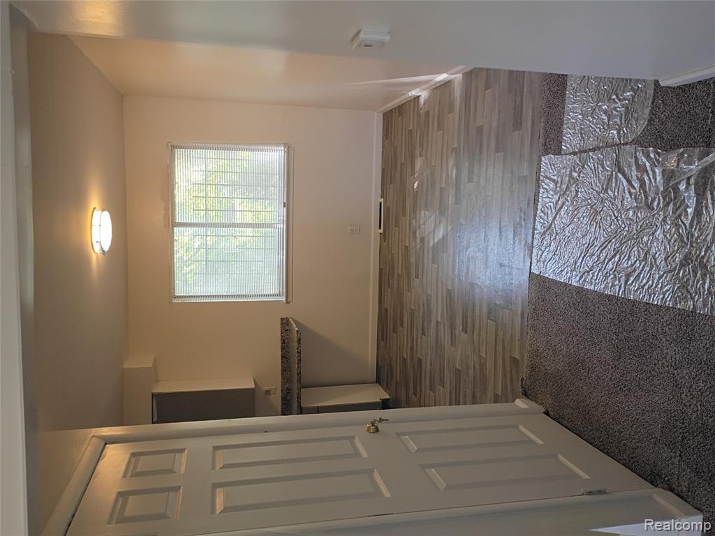 405 W Bundy Avenue, Flint, MI 48505 — Photo 4