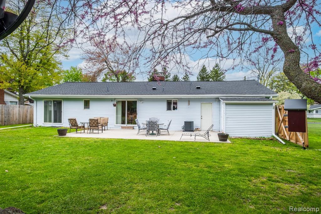 3585 Creekwood Drive, Saginaw, MI 48601 — Photo 17