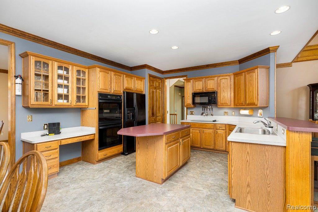 50988 W HILLS Drive, Plymouth, MI 48170 — Photo 9
