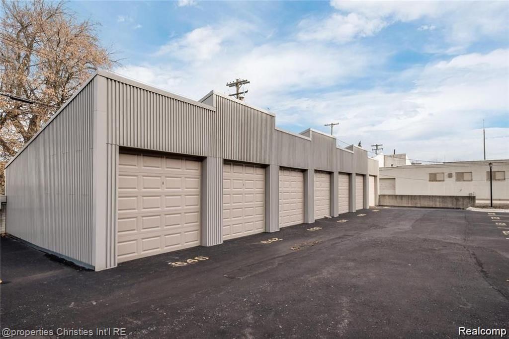 642 W 11 MILE Road, Royal Oak, MI 48067 — Photo 23