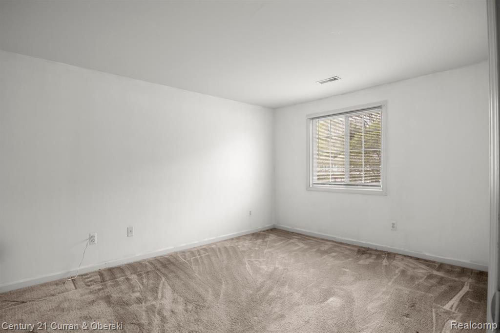 16201 TERRACE VILLAGE Drive, Taylor, MI 48180 — Photo 25