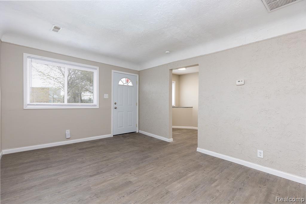 564 Marquette Drive, Detroit, MI 48214 — Photo 7