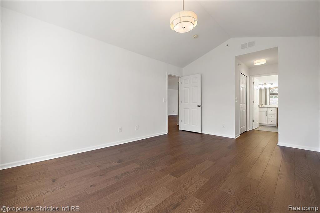 8204 Alexa Drive, Commerce Twp, MI 48390 — Photo 17