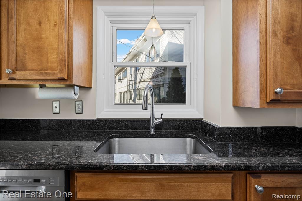 556 Bloomfield Court, Birmingham, MI 48009 — Photo 12