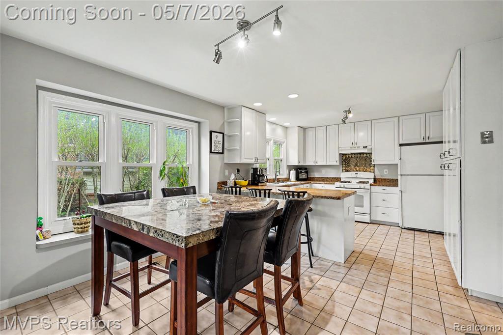 936 Wildbrook Lane, Lake Orion, MI 48362 — Photo 13