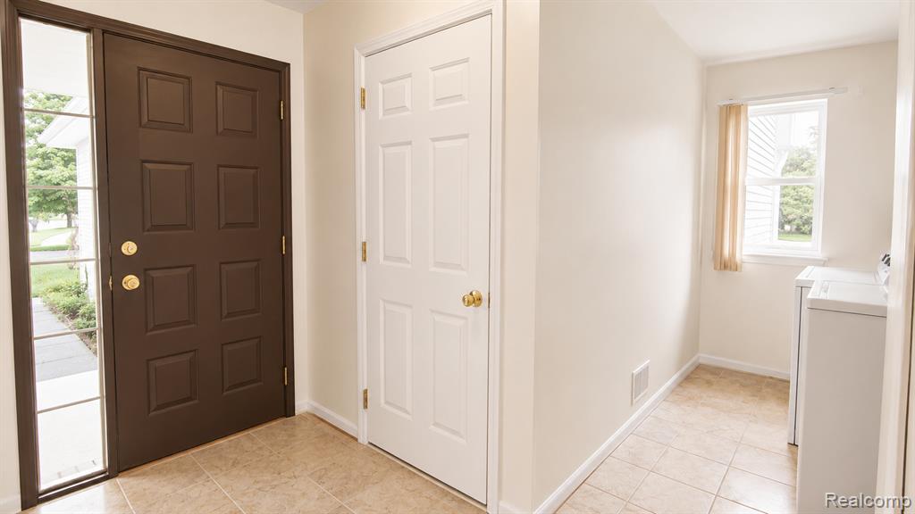 7622 Park Meadow Lane, West Bloomfield, MI 48324 — Photo 15