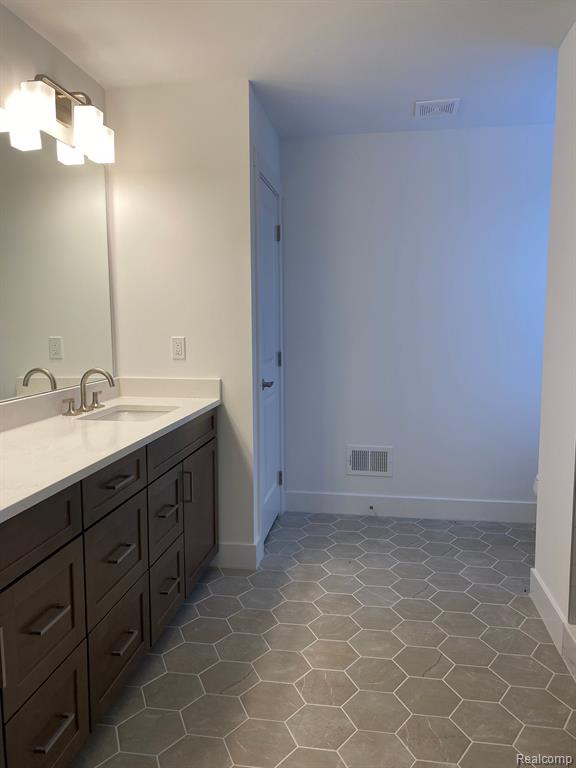 5564 HOBART, West Bloomfield, MI — Photo 29