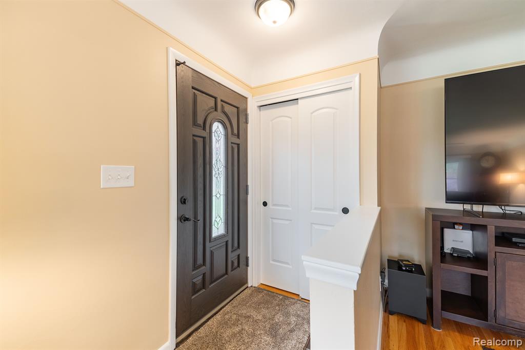 7912 COVENTRY Avenue, Grosse Ile, MI 48138 — Photo 4