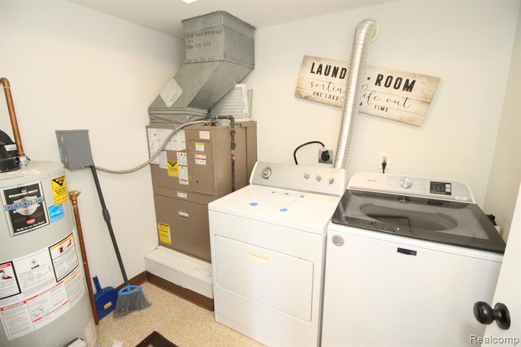 40831 HIGHPOINTE Drive, Clinton Twp, MI 48038 — Photo 33
