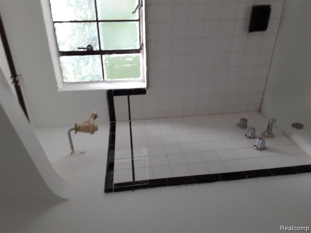 7021 Curtis Street, Detroit, MI 48221 — Photo 5